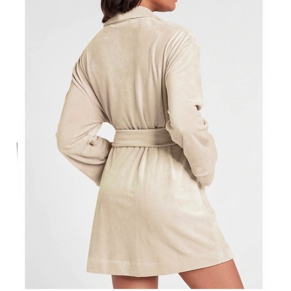 NWT $88 Express Edition Oversized Soft Dreamy Neutral Velour Robe Ivory/Cream XS - Picture 8 of 12